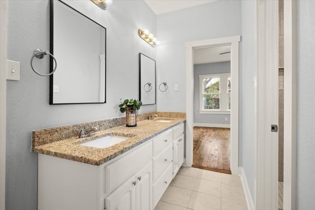 1201 W Arlington Avenue, Fort Worth, TX 76110