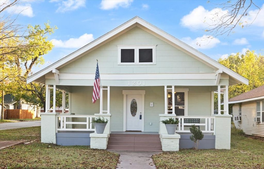 1201 W Arlington Avenue, Fort Worth, TX 76110