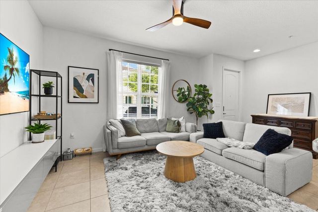 704 SW 2nd Avenue, Pompano Beach, FL 33060