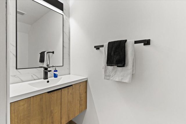 704 SW 2nd Avenue, Pompano Beach, FL 33060