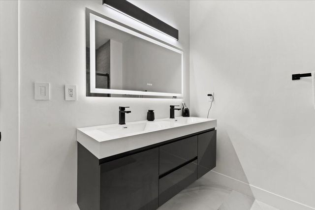 704 SW 2nd Avenue, Pompano Beach, FL 33060