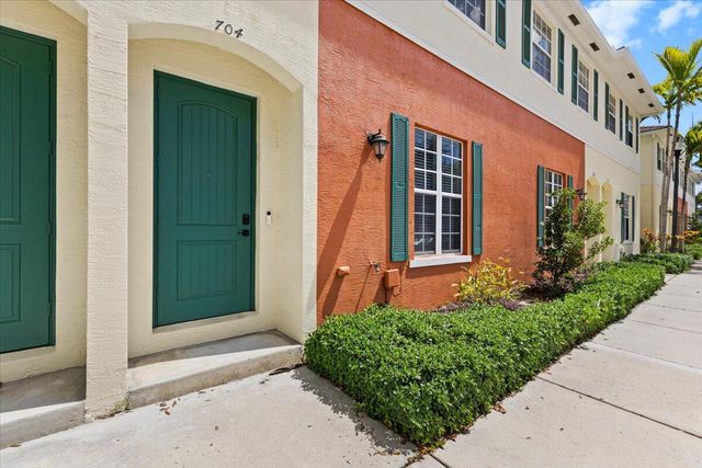 704 SW 2nd Avenue, Pompano Beach, FL 33060