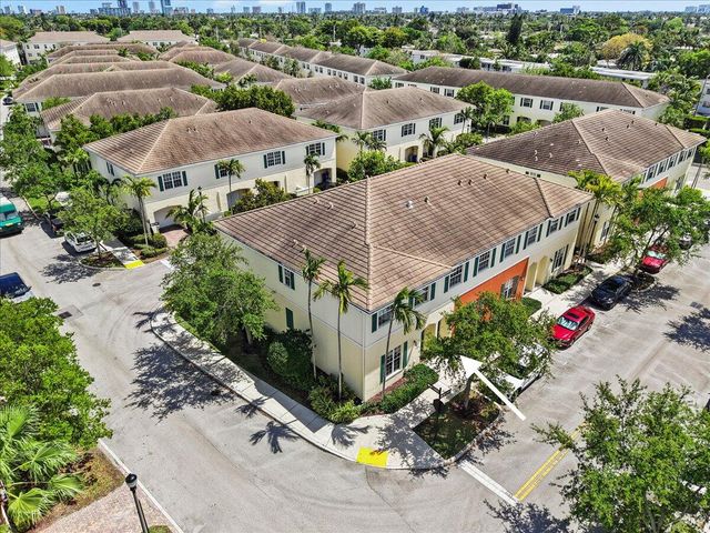 704 SW 2nd Avenue, Pompano Beach, FL 33060