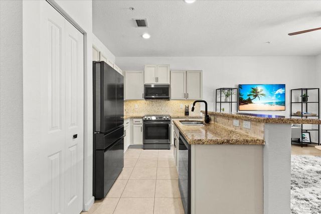 704 SW 2nd Avenue, Pompano Beach, FL 33060