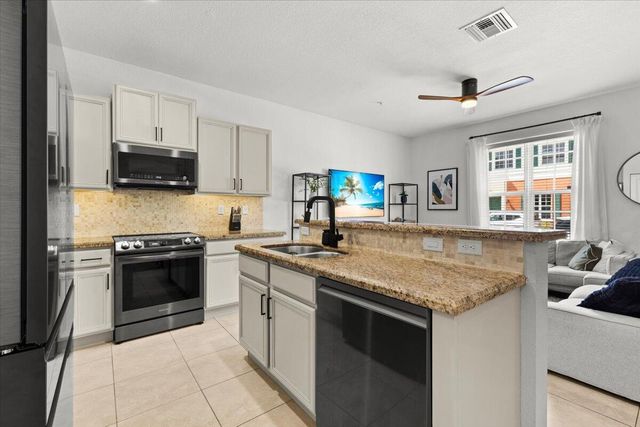 704 SW 2nd Avenue, Pompano Beach, FL 33060