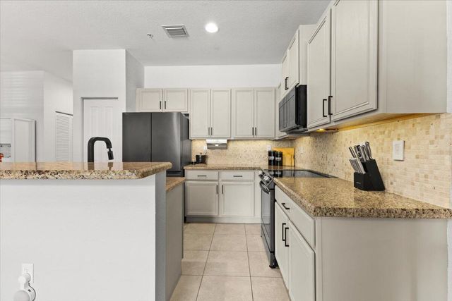 704 SW 2nd Avenue, Pompano Beach, FL 33060