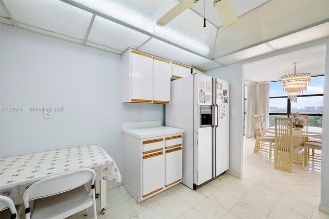 600 Parkview Dr 831, Hallandale Beach, FL 33009