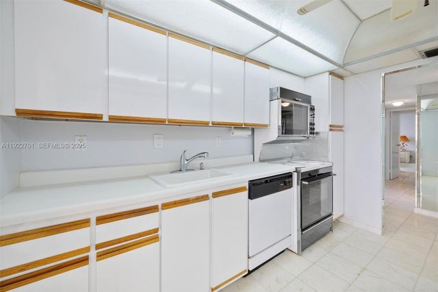 600 Parkview Dr 831, Hallandale Beach, FL 33009