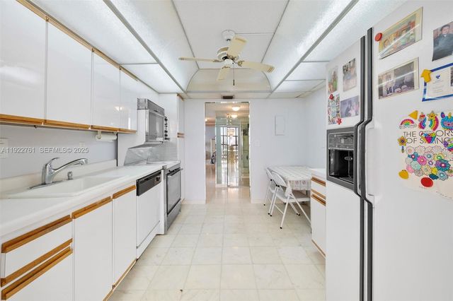 600 Parkview Dr 831, Hallandale Beach, FL 33009