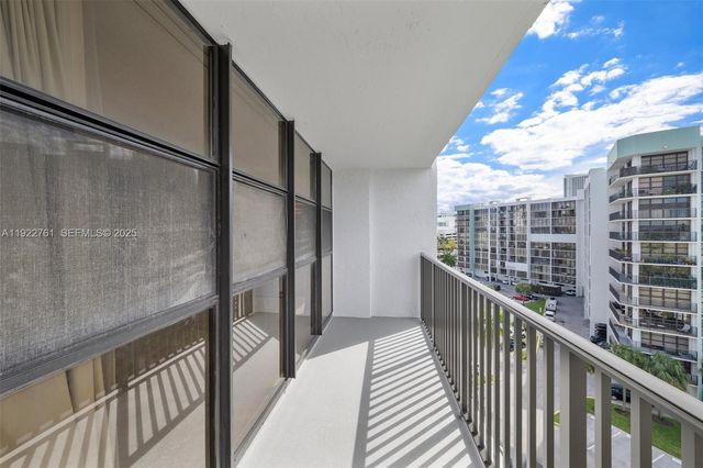 600 Parkview Dr 831, Hallandale Beach, FL 33009