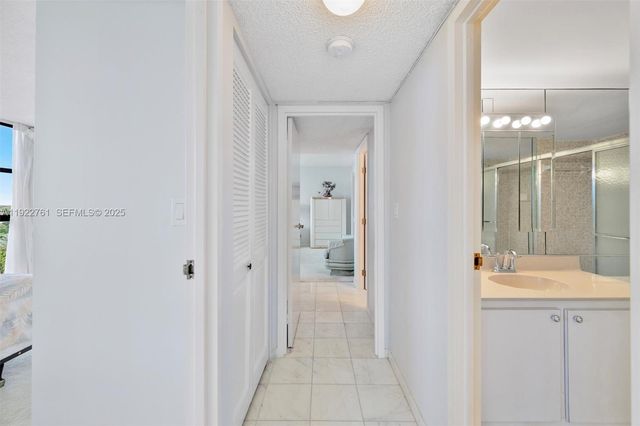 600 Parkview Dr 831, Hallandale Beach, FL 33009