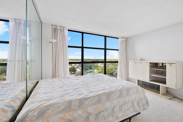 600 Parkview Dr 831, Hallandale Beach, FL 33009