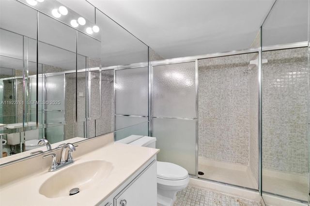 600 Parkview Dr 831, Hallandale Beach, FL 33009