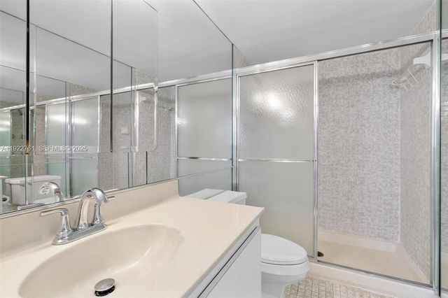 600 Parkview Dr 831, Hallandale Beach, FL 33009