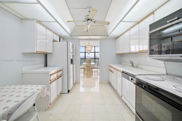 600 Parkview Dr 831, Hallandale Beach, FL 33009