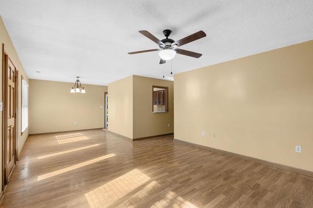 186 Williamsburg Rd., Little River, SC 29566