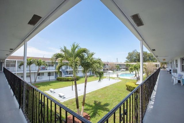 7401 Pines Boulevard 222, Pembroke Pines, FL 33024