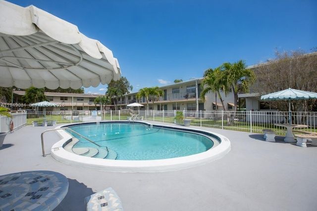 7401 Pines Boulevard 222, Pembroke Pines, FL 33024