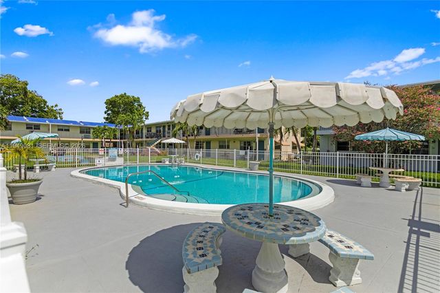 7401 Pines Boulevard 222, Pembroke Pines, FL 33024