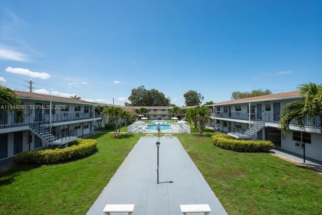 7401 Pines Boulevard 222, Pembroke Pines, FL 33024