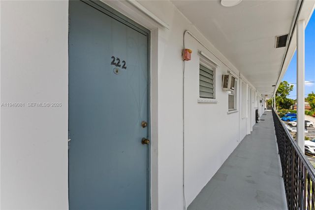 7401 Pines Boulevard 222, Pembroke Pines, FL 33024