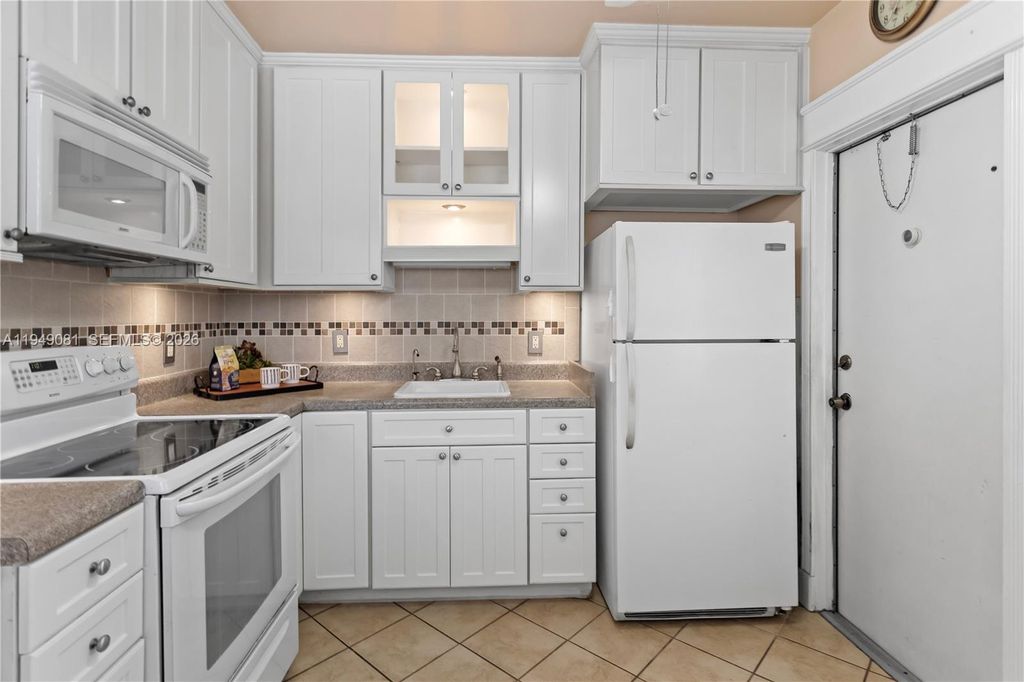 7401 Pines Boulevard 222, Pembroke Pines, FL 33024
