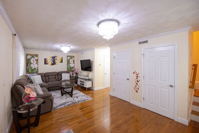 76 River St, Lynn, MA 01905