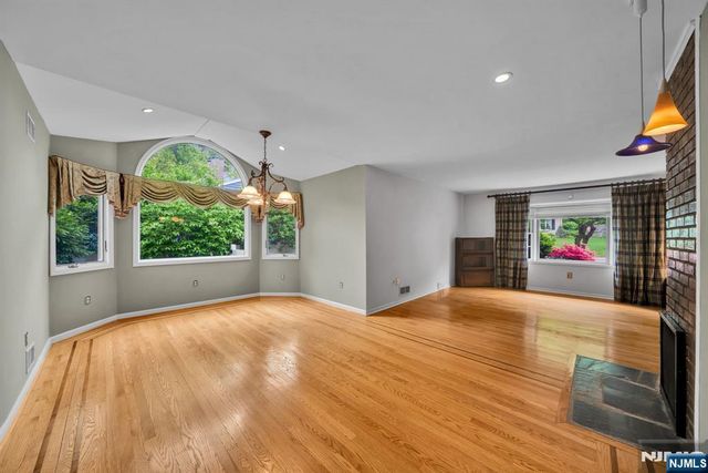 165 Busteed Drive, Midland Park, NJ 07432