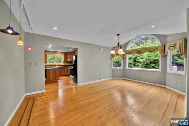 165 Busteed Drive, Midland Park, NJ 07432