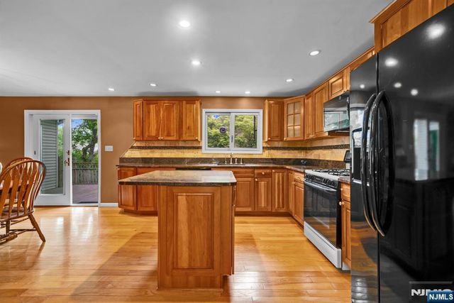165 Busteed Drive, Midland Park, NJ 07432