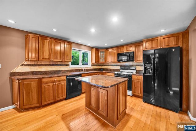 165 Busteed Drive, Midland Park, NJ 07432