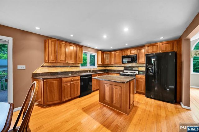 165 Busteed Drive, Midland Park, NJ 07432