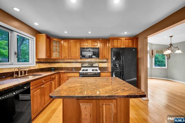 165 Busteed Drive, Midland Park, NJ 07432
