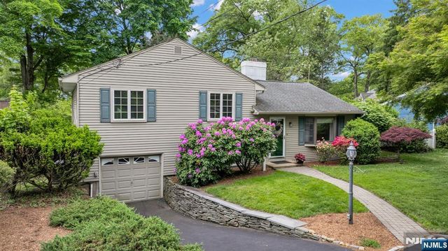 165 Busteed Drive, Midland Park, NJ 07432