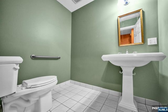 165 Busteed Drive, Midland Park, NJ 07432