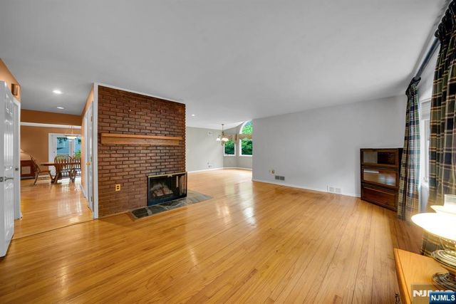 165 Busteed Drive, Midland Park, NJ 07432