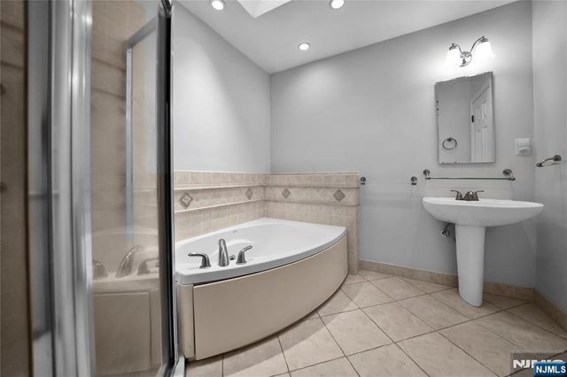 165 Busteed Drive, Midland Park, NJ 07432