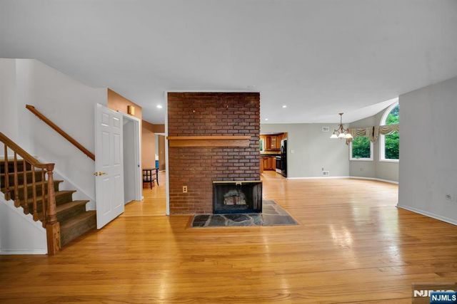 165 Busteed Drive, Midland Park, NJ 07432