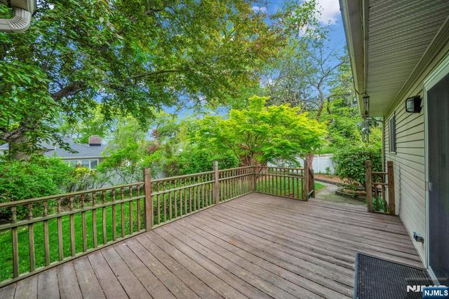 165 Busteed Drive, Midland Park, NJ 07432