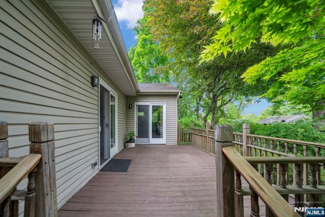 165 Busteed Drive, Midland Park, NJ 07432