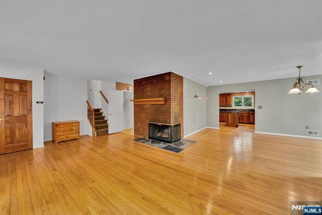 165 Busteed Drive, Midland Park, NJ 07432