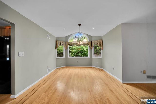 165 Busteed Drive, Midland Park, NJ 07432