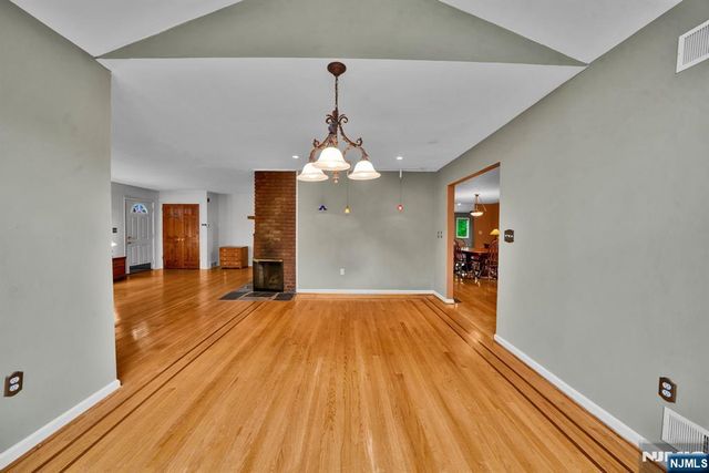 165 Busteed Drive, Midland Park, NJ 07432