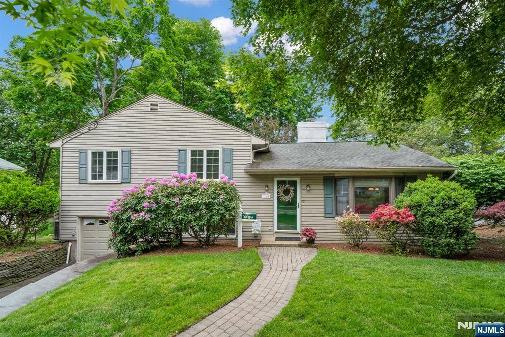 165 Busteed Drive, Midland Park, NJ 07432
