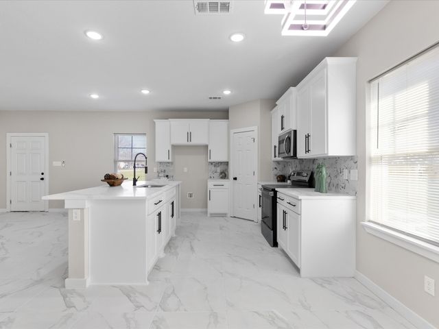 801 E Tyler Street, Ennis, TX 75119