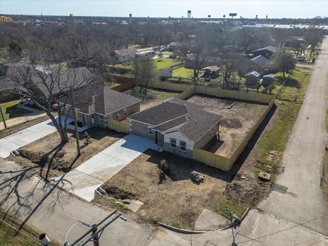 801 E Tyler Street, Ennis, TX 75119
