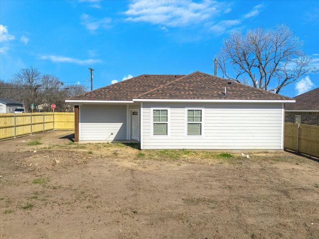 801 E Tyler Street, Ennis, TX 75119