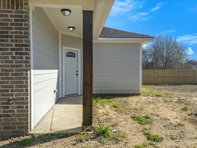 801 E Tyler Street, Ennis, TX 75119