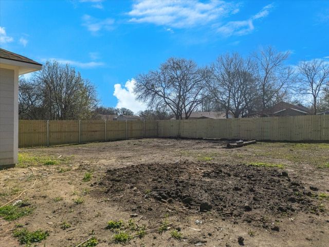 801 E Tyler Street, Ennis, TX 75119