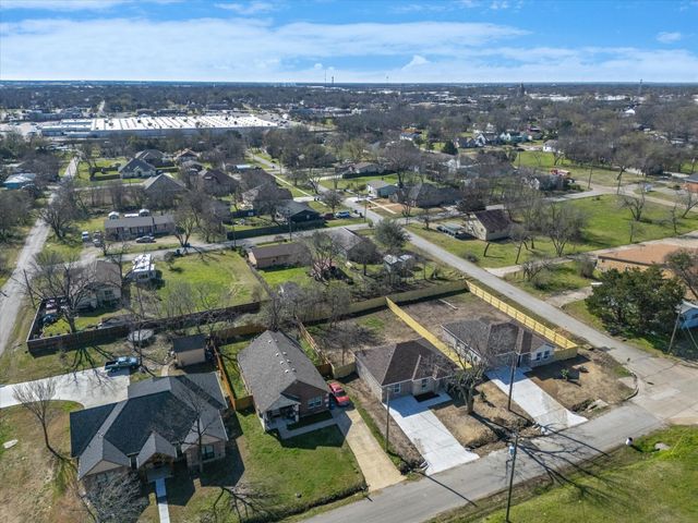 801 E Tyler Street, Ennis, TX 75119